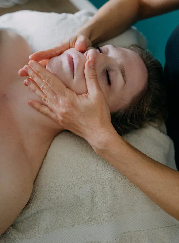 Beauté sacrée
Facialiste d'Asie